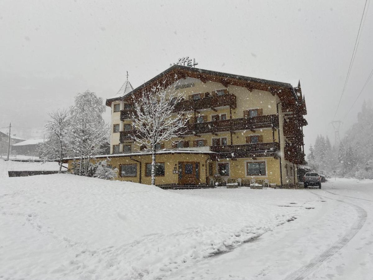 Flos Hotel Moena Exterior foto